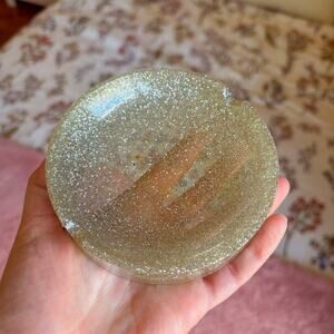 Handmade Resin Ashtray – Silver Glitter Round Clear Style